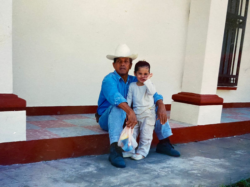 Don Horacio Vilaboa y su nieta, Samantha Canavati